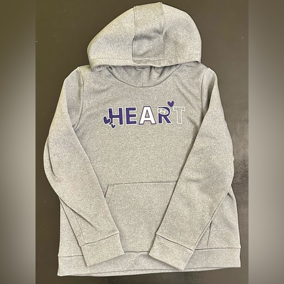 Under Armour Girls Youth Large lot, includes hoodie, purple pants and shorts - Picture 4 of 4